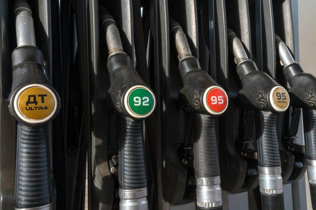 România, ţara cu rafinării care importă masiv carburanţi; factura eşecului energetic a ajuns la 2,52 miliarde de euro