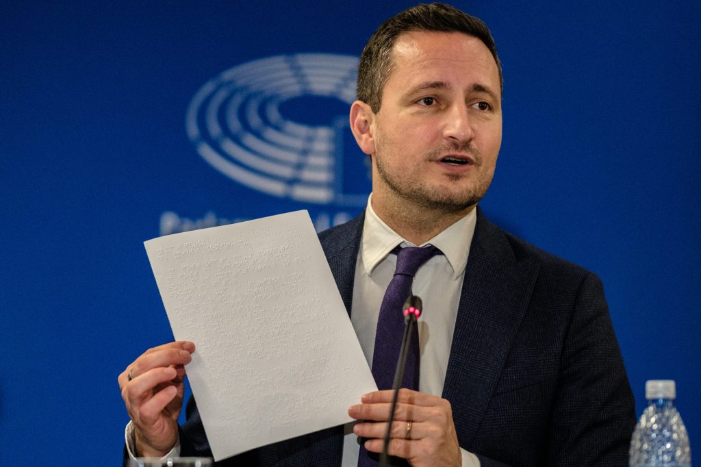 Nicu Ștefănuță cere majorarea bursei sociale pentru studenți la minimum 1.050 de lei. Ce alte măsuri solicită Ministerului Educației