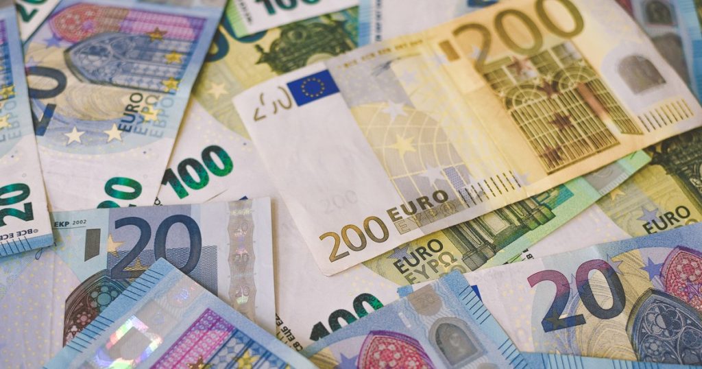 Curs valutar BNR, 17 septembrie 2026. Euro scade, dolarul crește