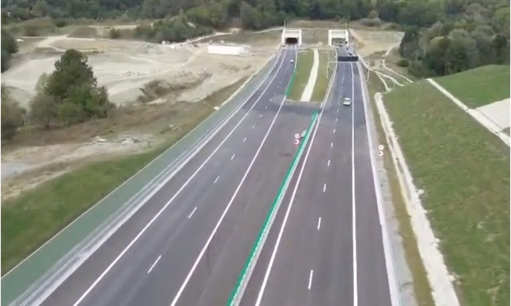 VIDEO Autostrada Sibiu-Pitești: lucrările pe secțiunea Tigveni-Curtea de Argeș au ajuns la 99%. Când va fi deschisă circulația