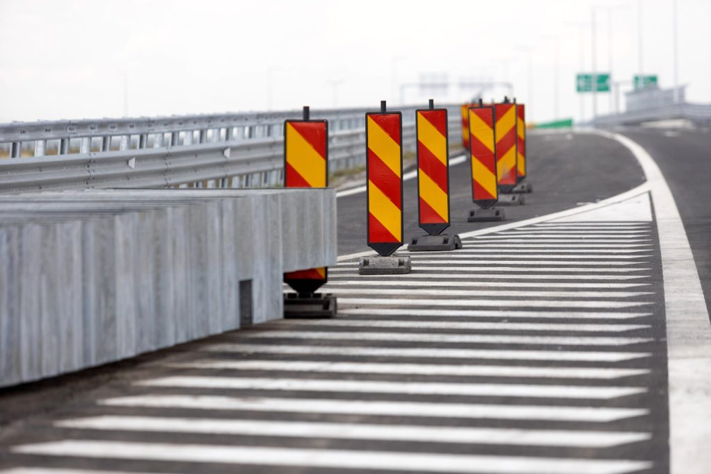 Autostrăzi și aeroporturi închise fără știrea Ministerului Transporturilor. Se schimbă regulile