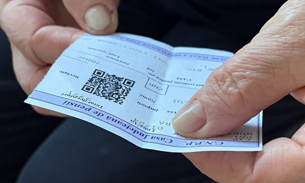 Taloanele de pensie ar putea avea cod QR din ianuarie 2027. Cum vor fi verificate reducerile și călătoriile gratuite