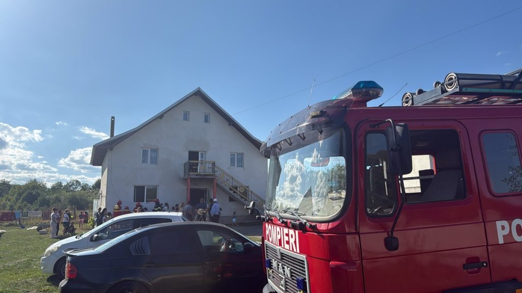 Incendiu într-o locuință din Bogata. O cameră a fost cuprinsă de flăcări, iar casa s-a umplut de fum