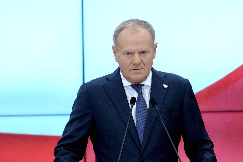 Dronă rusească prăbușită la 4 kilometri de granița Poloniei. Donald Tusk: „A fost o explozie foarte puternică”