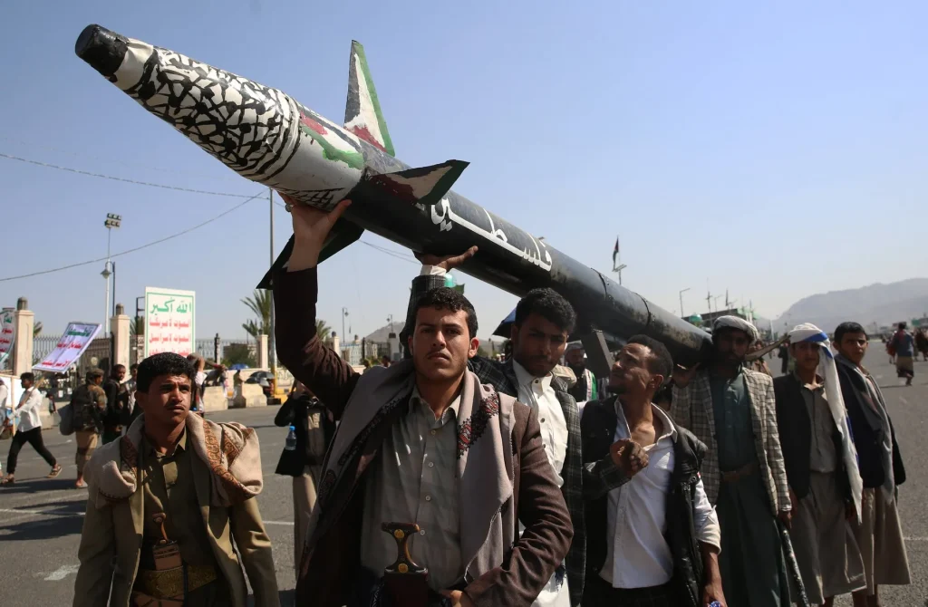 Discuții directe între o delegație SUA și rebelii houthi. Ce promisiuni a obținut partea americană