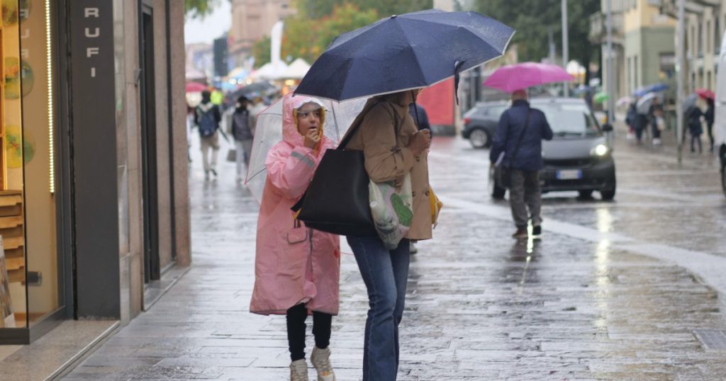 Cum va fi vremea în următoarele patru săptămâni. Unde va ploua și unde va fi mai frig decât în mod normal