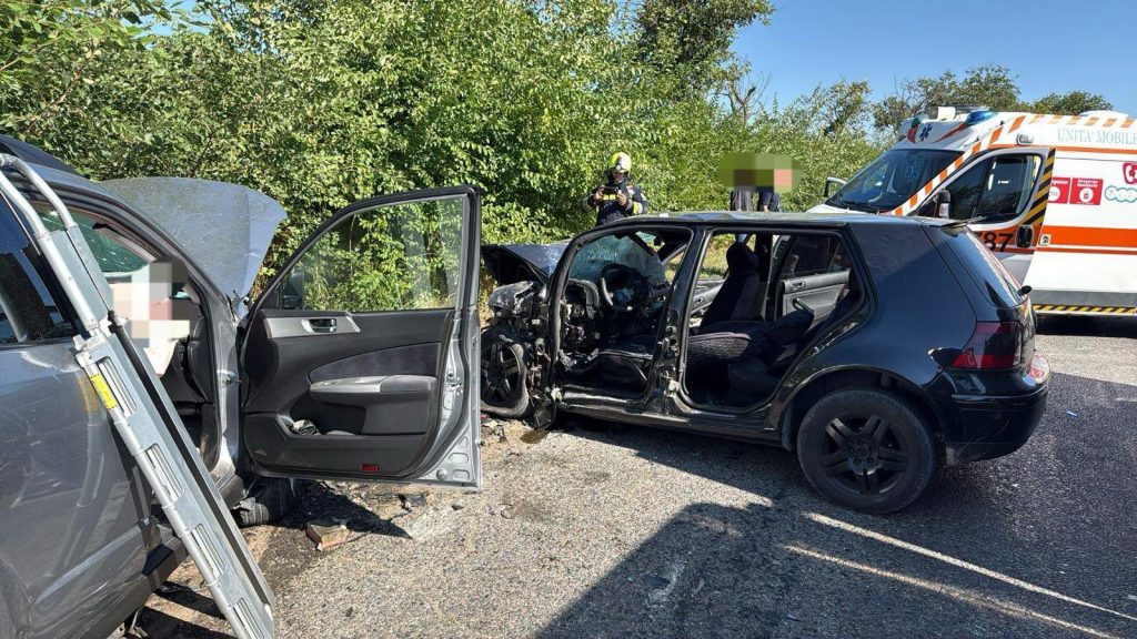 (FOTO//VIDEO) Accident grav în raionul Anenii Noi: Trei persoane, inclusiv doi polițiști, au fost rănite