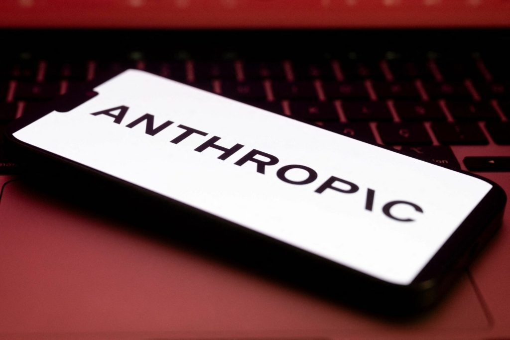 Anthropic avertizează că inteligența artificială se apropie de construirea propriului succesor