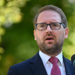 Preşedintele USR, Dominic Fritz: Vom fi deschişi în următoarele zile pentru discuţii inclusiv cu PSD, în ce condiţii ar putea să susţină acest guvern / Dacă există un guvern coerent şi unit, chiar dacă este minoritar, ţara asta va merge mult mai bine