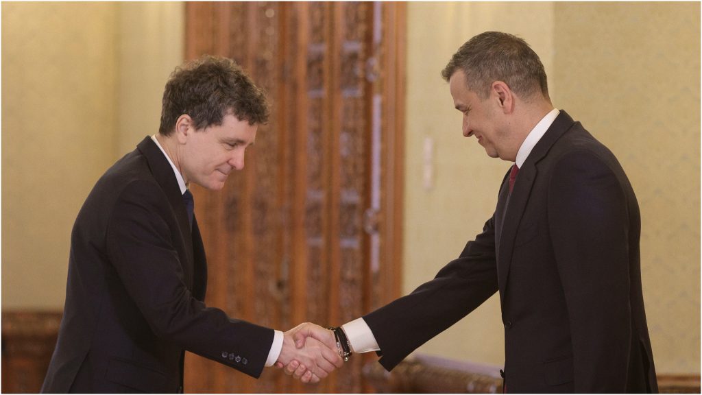 Cristian Tudor Popescu, despre șeful de partid care i-ar fi spus lui Nicușor Dan să-și vadă de țară, că el își vede de partid: „aș vedea-o perfect lipită, ca marca pe scrisoare, de domnul Grindeanu” | VIDEO