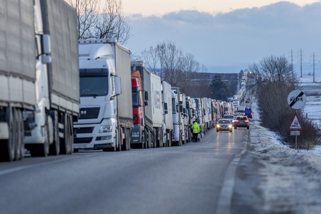 CNAIR cere amânarea noului sistem de taxare rutieră: Aplicația TollRo nu e gata, iar transportatorii de marfă riscă să fie amendați