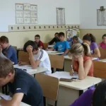 Guvern: Bursele sociale pentru elevi vor fi acordate în continuare pe întreaga durată a anului, inclusiv în perioada vacanţelor
