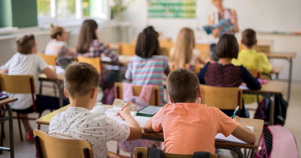 Urmează prima minivacanță din noul an școlar. Când începe și cât durează weekendul prelungit pentru elevi