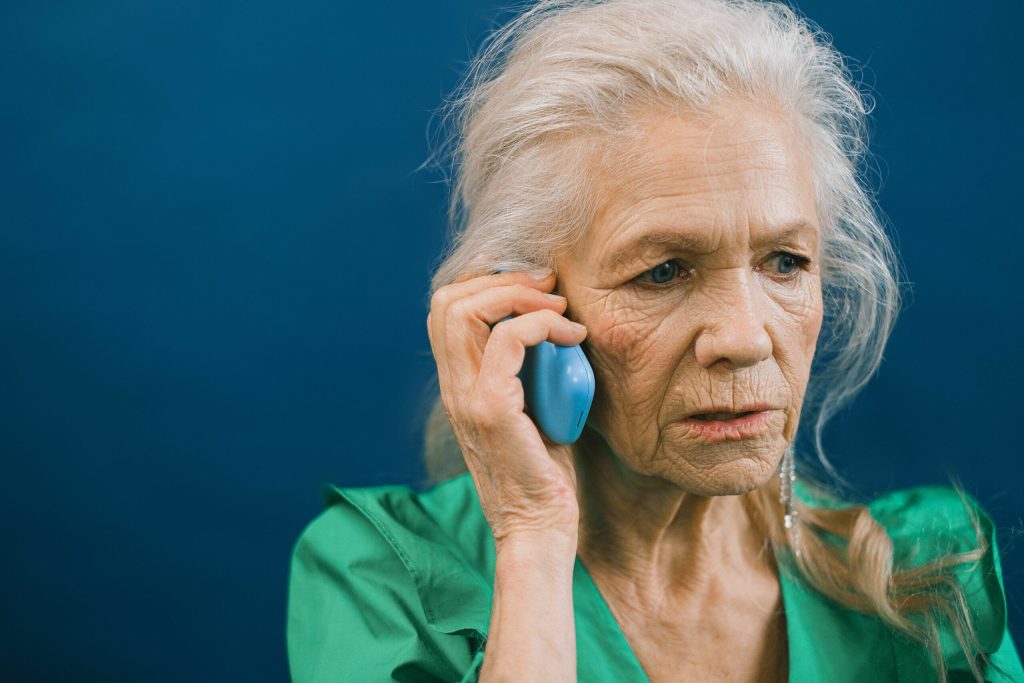 Cum arată victima preferată de infractorii online. Poliția Română a făcut un profil al celor păcăliți cu investiții în acțiuni și criptomonede