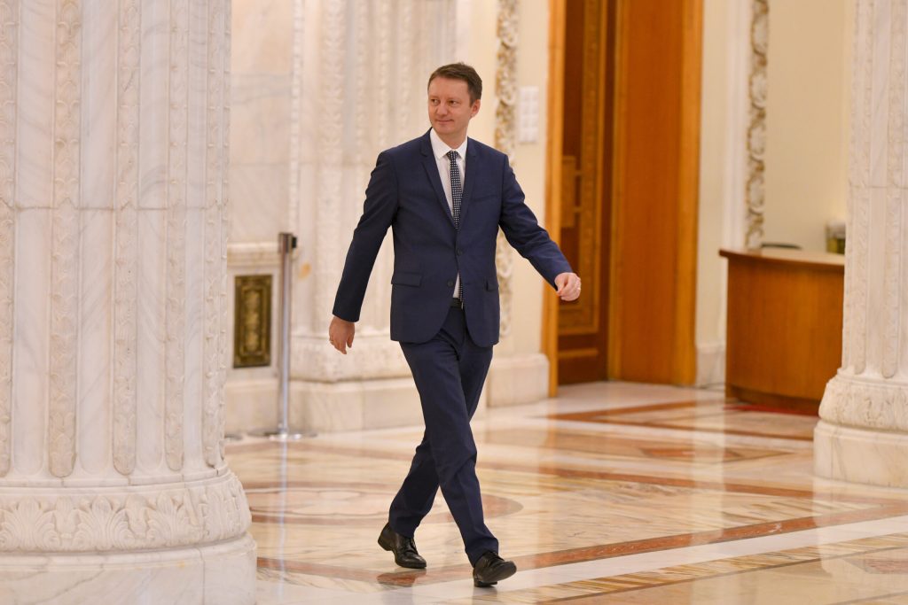 Câți bani pierde Siegfried Mureșan dacă lasă Bruxelles-ul pentru Palatul Victoria. Diferența uriașă dintre salariul de europarlamentar și cel de premier