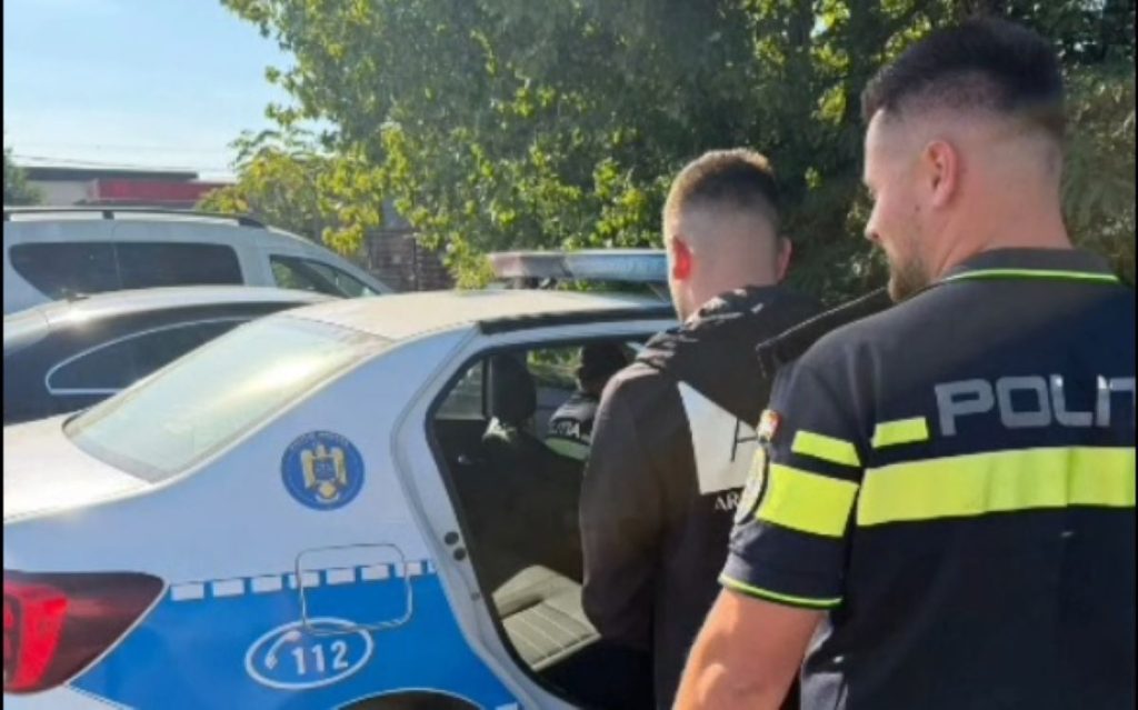Percheziții domiciliare într-un dosar penal privind furturi dintr-un magazin din zona portuară din Galați