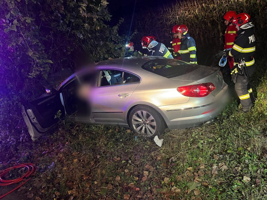 Accident grav în Prahova: au ieșit cu mașina de pe șosea. Tânăr de 19 ani, mort