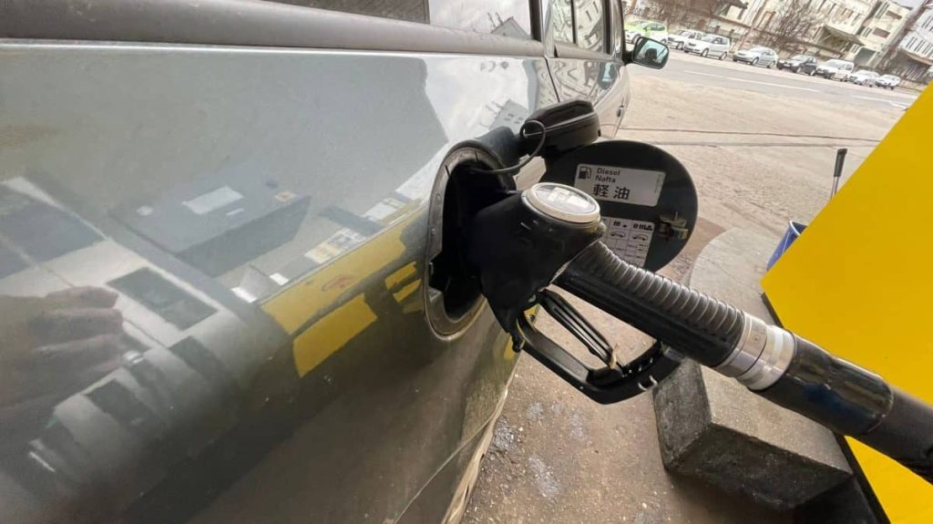 Prețurile la carburanți în Alba: Cât costă litrul de motorină și benzină la marile lanțuri de benzinării din județ