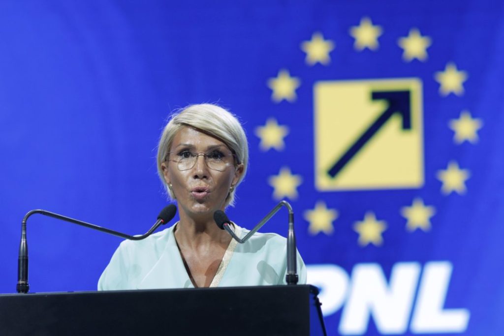 Raluca Turcan îl laudă pe Siegfried Mureșan: ”A crescut prin muncă, nu s-a trezit peste noapte într-o funcţie” / ”Ar face ca România să fie respectată, ascultată şi să aibă un cuvânt de spus”