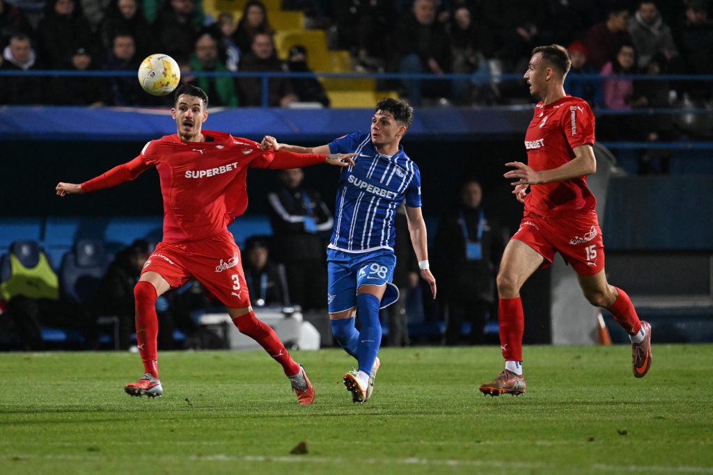 Dinamo - Farul, de la 20:30, pe iAMsport.ro. ”Câinii”, cu gândul la primul loc! Echipele de start