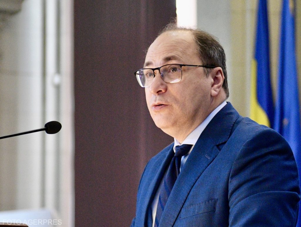 Evaluarea Națională ar putea avea subiecte schimbate din 2028, anunță ministrul Educației, Mihai Dimian: Mai apropiate de viața reală și de profesiile viitorului / Avem un acord de principiu cu experții OCDE pentru revizuirea evaluării și discutăm finanța