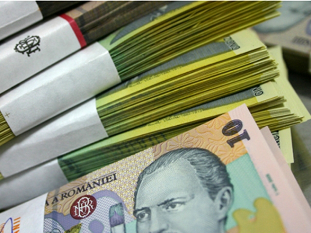 Cursul valutar a închis săptămâna trecută peste pragul de 5,26 lei/euro, pe o tendinţă de creştere, ROBOR la 3 luni a stagnat la 5,84%, în timp ce randamentele titlurilor de stat româneşti pe 10 ani s-au menţinut vineri lângă 7,3% pe pieţele externe