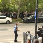 Susținători Călin Georgescu, la sediul DIICOT. Garduri de protecție
