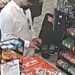 FOTO Bandele de români golesc conturile americanilor. Profită de tehnologia învechită a cardurilor