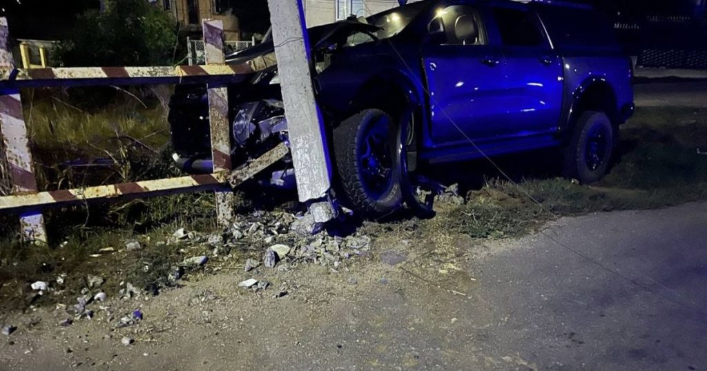 Militar moldovean, prins băut la volan în timp ce căuta o dronă. A intrat cu mașina armatei într-un stâlp