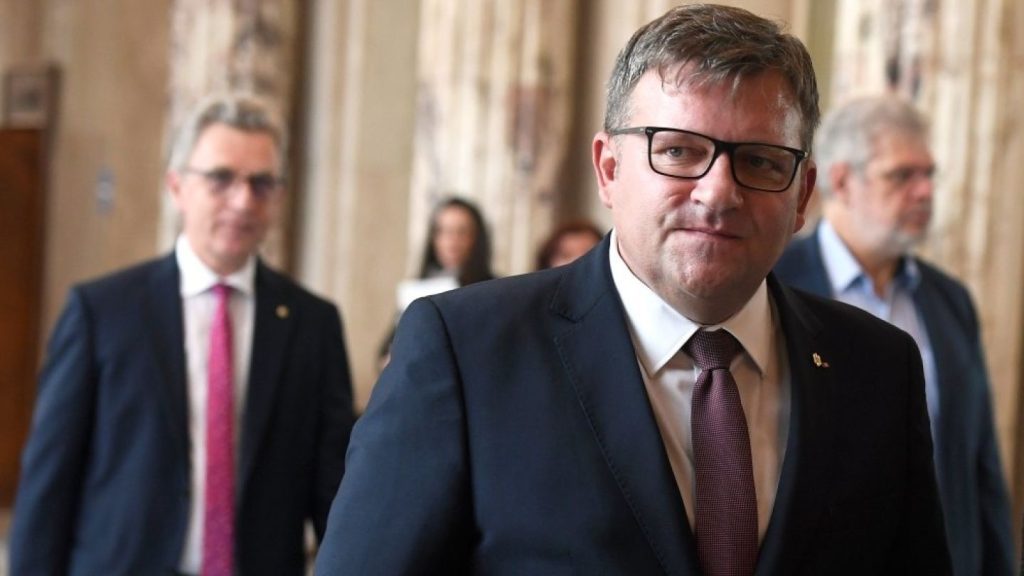 Marius Budăi: Mai bine la anticipate decât să votăm un premier care ne anunţă că va continua guvernarea Bolojan