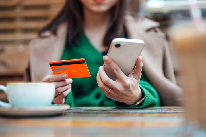 (P) Top conturi bancare pe care le poți deschide 100% online în România