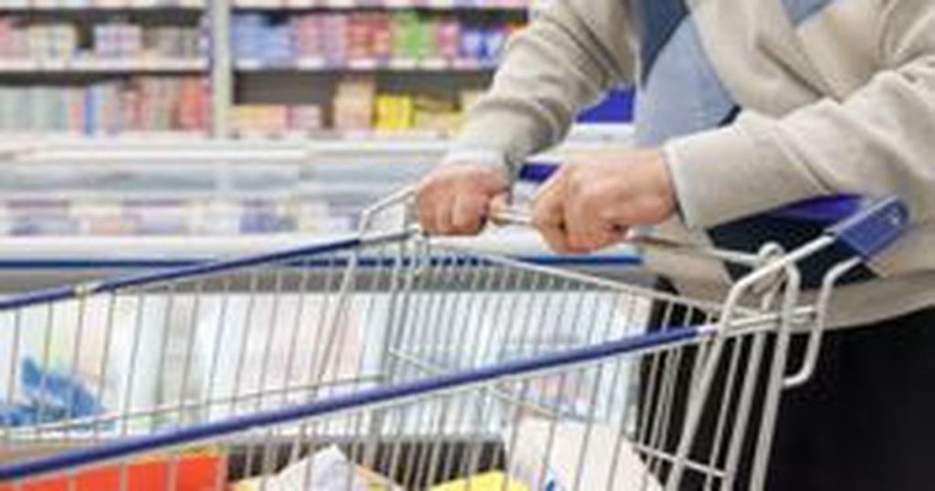 Specialiștii anunță un nou val de scumpiri! Transportul, energia electrică și alimentele, printre sectoarele afectate
