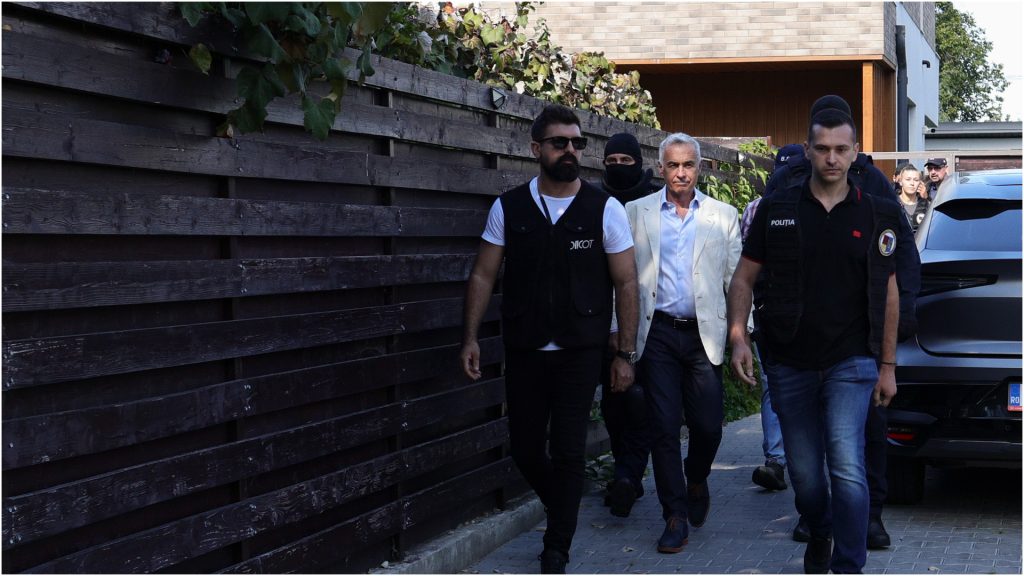 Percheziții la vila lui Călin Georgescu din Mogoșoaia. Ce au găsit anchetatorii în casă și în mașină | AUDIO