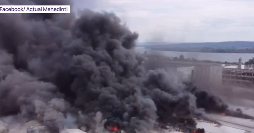 Incendiu puternic la un depozit de hârtie din Drobeta-Turnu Severin. A fost emis mesaj RO-Alert