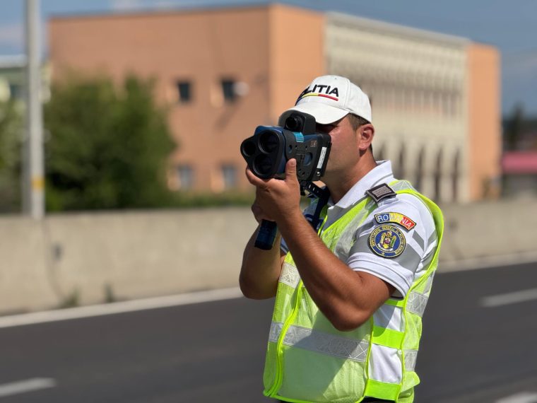 Depistați cu viteză mare pe DN 73, la Schitu Golești. Amenzi pe măsură