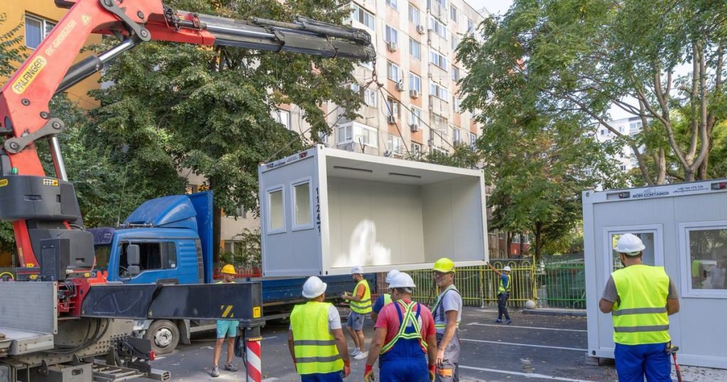 Încep lucrările de punere în siguranță a blocului din Rahova afectat de explozia din 2025: „Au fost aduși 480 de stâlpi de susținere”