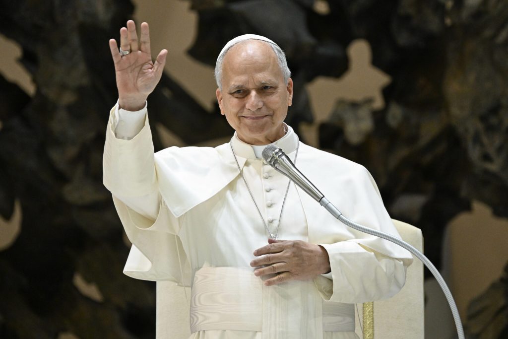 Papa Leon merge în Franța, în prima vizită oficială a unui papă în aproape 20 de ani, după scandalul abuzurilor