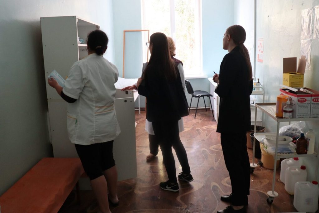 Persoane cu dizabilități, exploatate prin muncă la Bădiceni. Fostul director și trei angajați ai centrului de plasament, trimiși în judecată