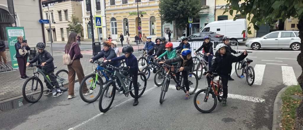 FOTO – Ziua Internațională fără Autoturism la Bistrița: Jocuri, concursuri, treasure hunt și tur cu bicicleta prin oraș!