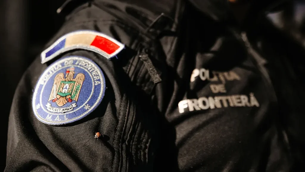 Doi poliţişti de frontieră, trimişi în judecată după ce ar fi luat mită de la şoferi