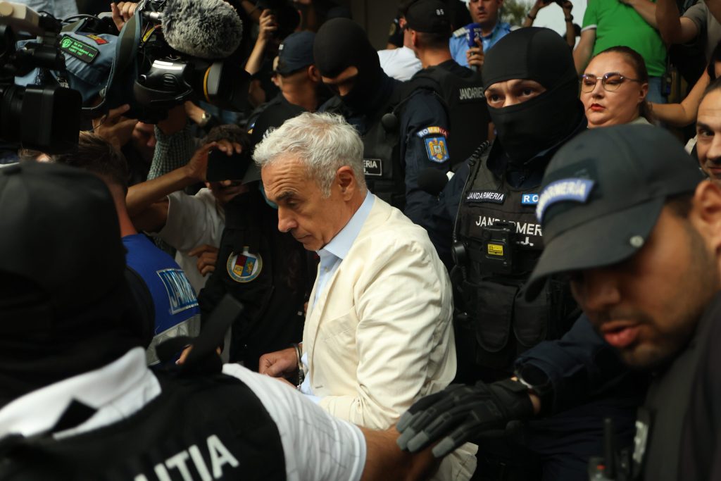 BREAKING: Călin Georgescu, eliberat sub control judiciar în dosarul înșelătoriei de peste un milion de euro. El va fi pus îndată în libertate / Decizia poate fi contestată