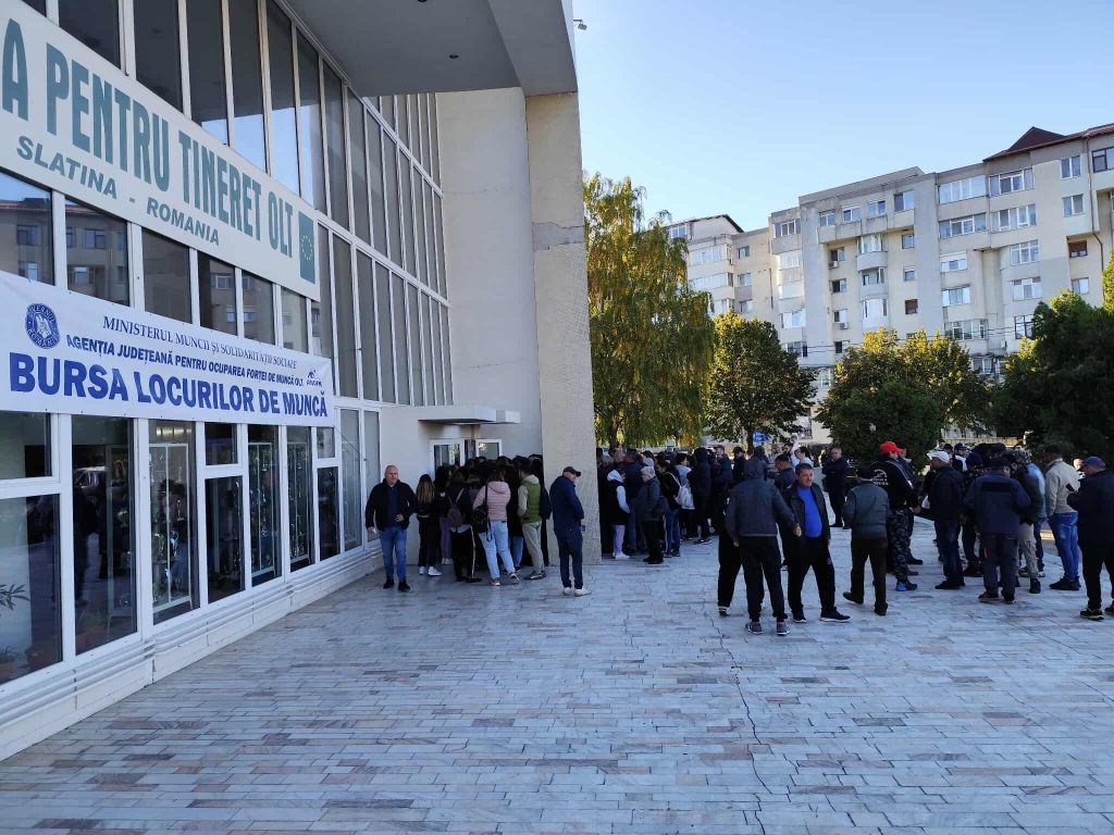 AJOFM Olt. Bursa locurilor de muncă pentru absolvenţi, organizată la Slatina și Caracal pe 9 octombrie