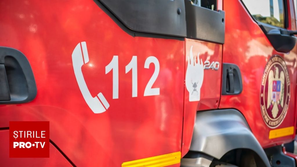 O butelie a explodat într-o curte din Sectorul 5, în timpul unor lucrări. Două persoane au ajuns cu arsuri la spital