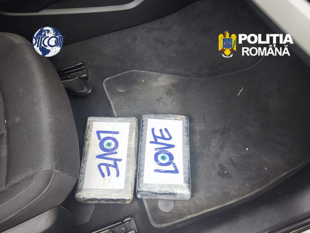 Rețea de trafic de cocaină destructurată de DIICOT. Droguri de 220.000 de euro, din București la Constanța