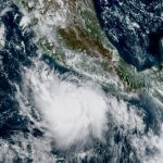 Uraganul Polo se intensifică în mai puţin de 24 de ore la categoria 5 pe scala Saffir-Simpson şi devine ”extrem de periculos” în largul Mexicului, urmând să nu atingă uscatul, anunţă NHC