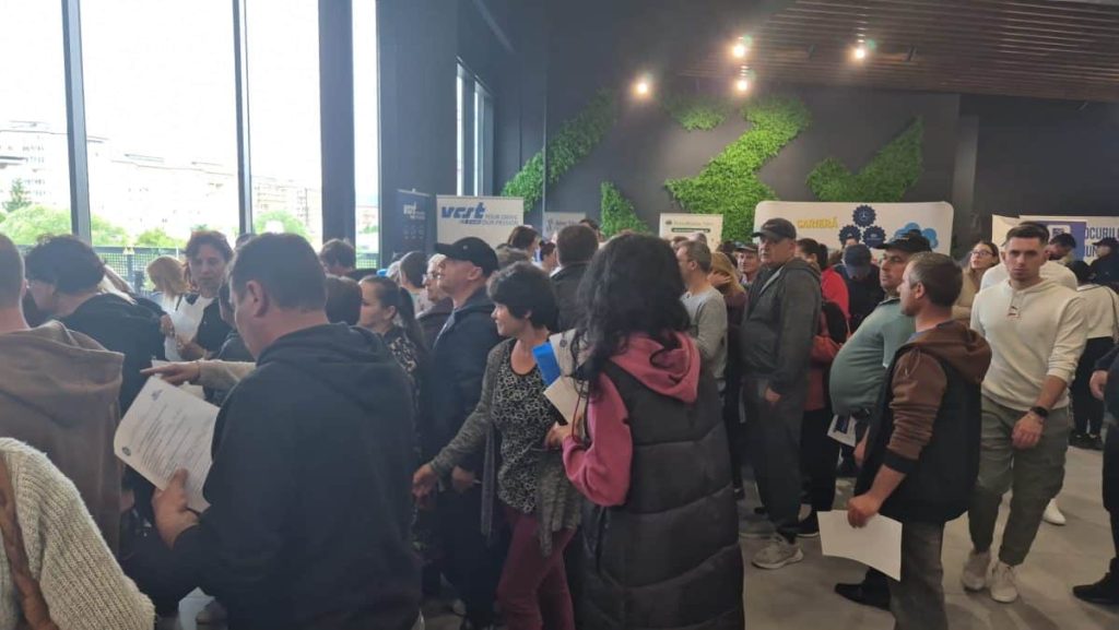 Absolvenții care vor să se angajeze, așteptați la bursa locurilor de muncă. Discuții față în față cu firmele din Alba