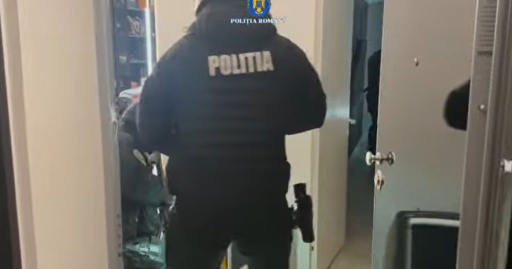 Percheziții în trei județe: sunt vizați 18 suspecți care ar deține ilegal arme și muniții letale