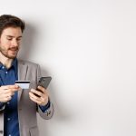 FOTO BCR introduce achiziția de vouchere cadou digitale direct în George