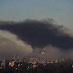 Rusia a bombardat puternic Kievul la câteva ore după întâlnirea dintre Trump și Zelenski: există morți și răniți