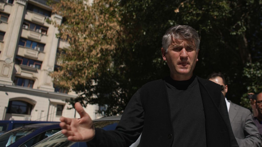 Fostul preot Cristian Pomohaci, anchetat într-un nou dosar de pornografie infantilă. Trei percheziții în București, Cluj și Suceava | AUDIO